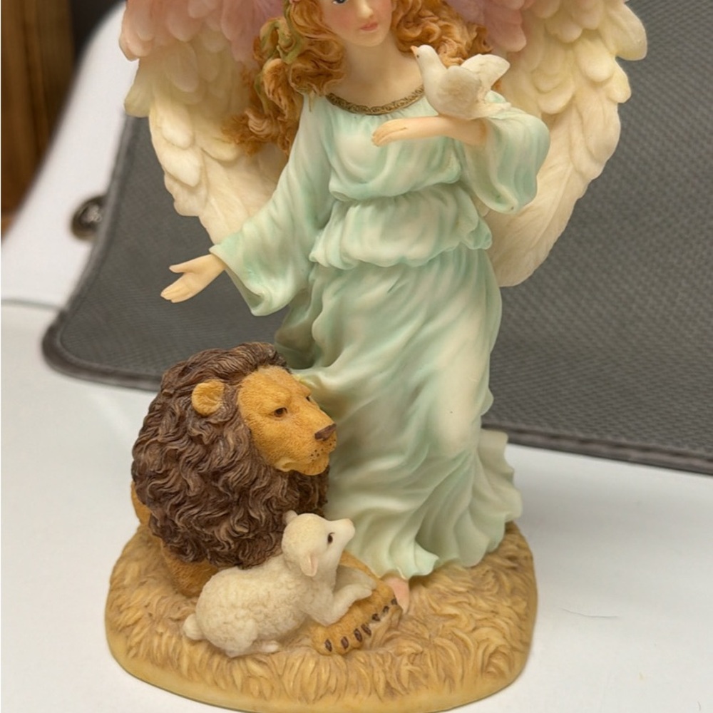 Seraphim angel Serena Angel of Peace 7.5”